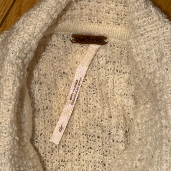 Free People Cream Cowl Neck Sweater large - Picture 4 of 8